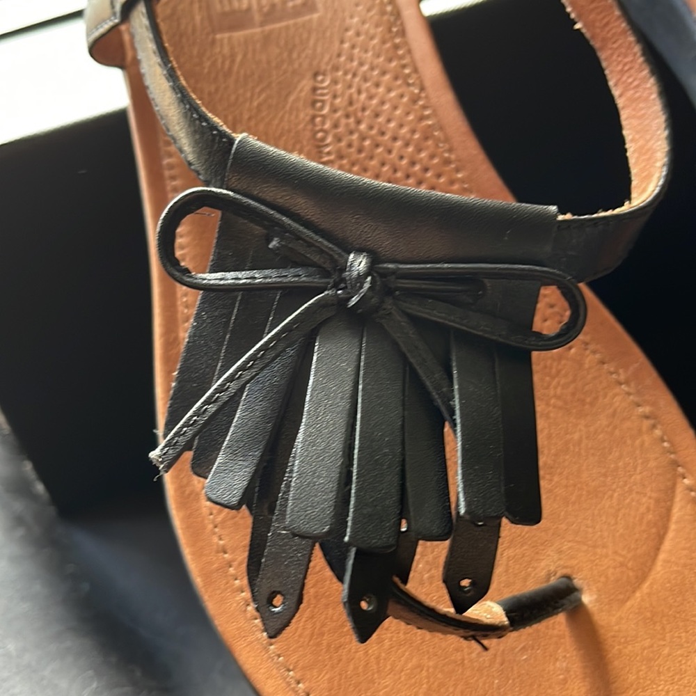 Fit Flop black sandals with tassel NWOT - Picture 2 of 4
